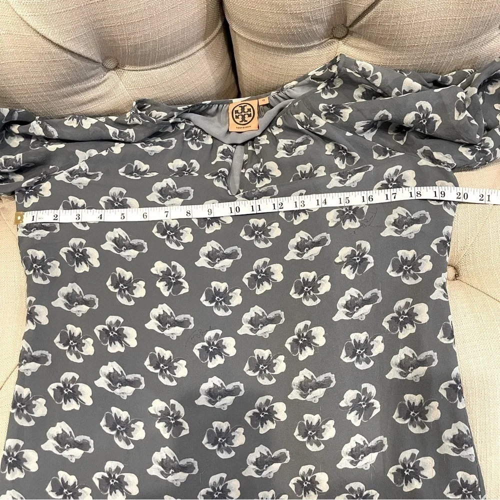 Tory Burch 100% silk Gray floral print blouse Womens size 10 Lined Logo prints